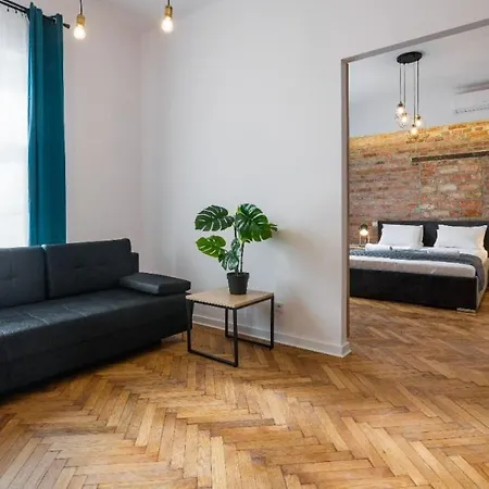 Fancy With Lift And A/c Apartament